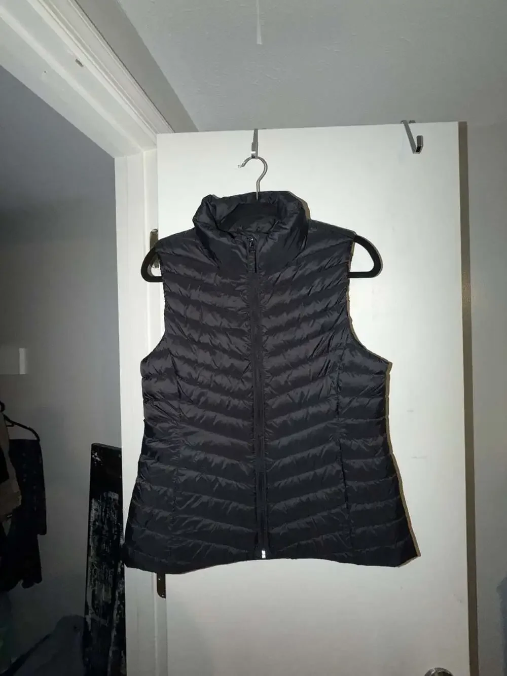 Old Navy Active Water-Resistant Narrow-Channel Puffer Vest